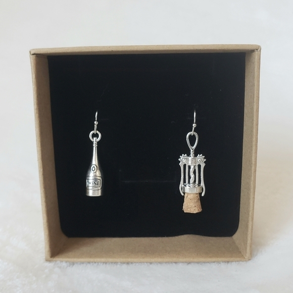 1080- Wine Lover Dangle Earrings Wine Gift Cork Wine Bottle Wine Jewelry NWT - Picture 1 of 9